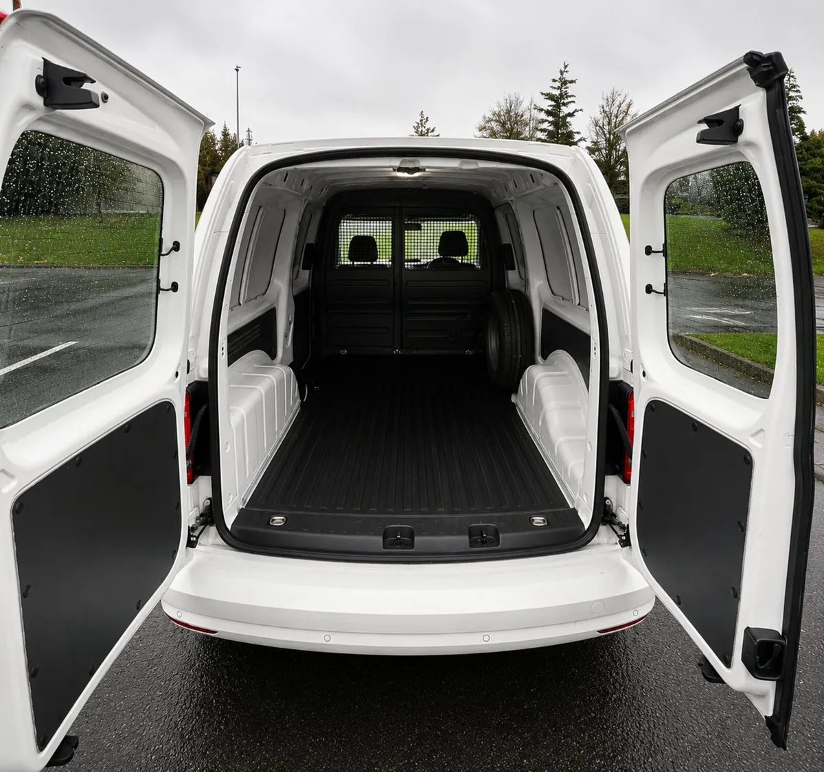 192 Volkswagen Caddy 102Bhp Maxi - Image 4