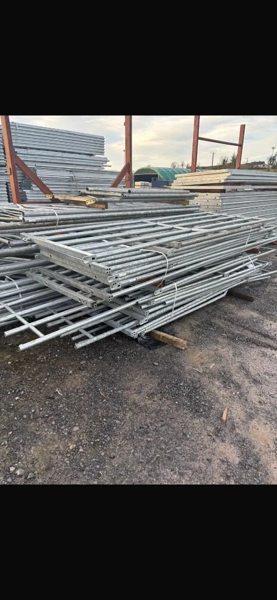5 & 7 bar field gates - Image 3