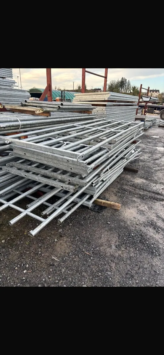5 & 7 bar field gates - Image 4