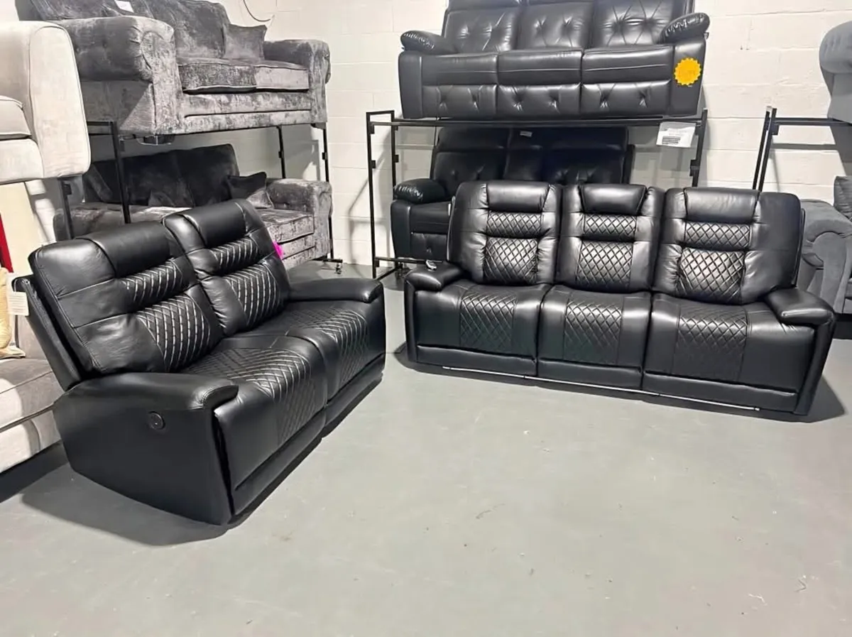 Halifax Electric Leather Recliner Sofa - USB ports - Image 3