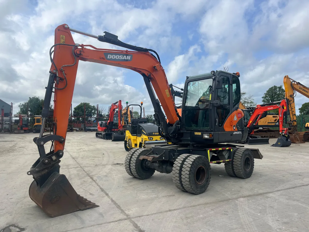 2018 Doosan DX57W-5 wheeled Excavator - Image 2