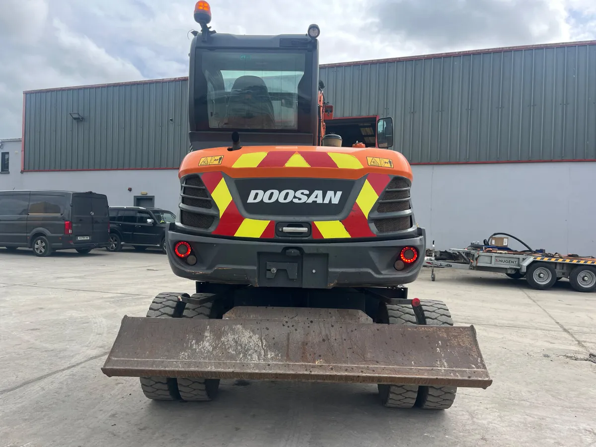 2018 Doosan DX57W-5 wheeled Excavator - Image 4