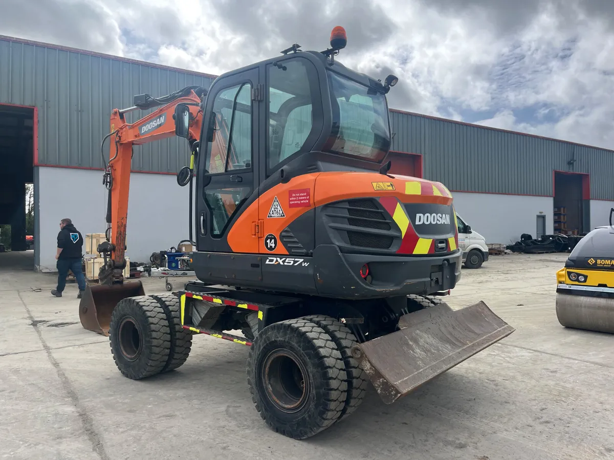 2018 Doosan DX57W-5 wheeled Excavator - Image 3