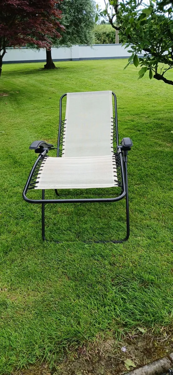 Full length folding reclining  sun lounger - Image 4