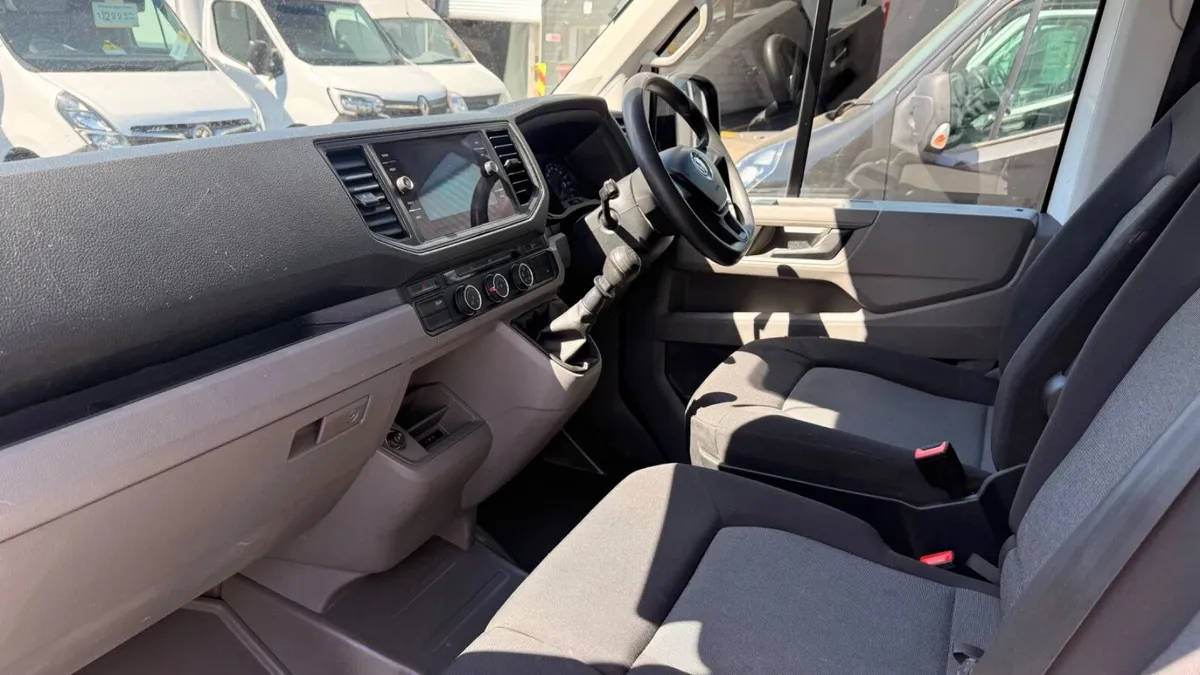 2022 Volkswagen Crafter Luton Box Van - Image 3