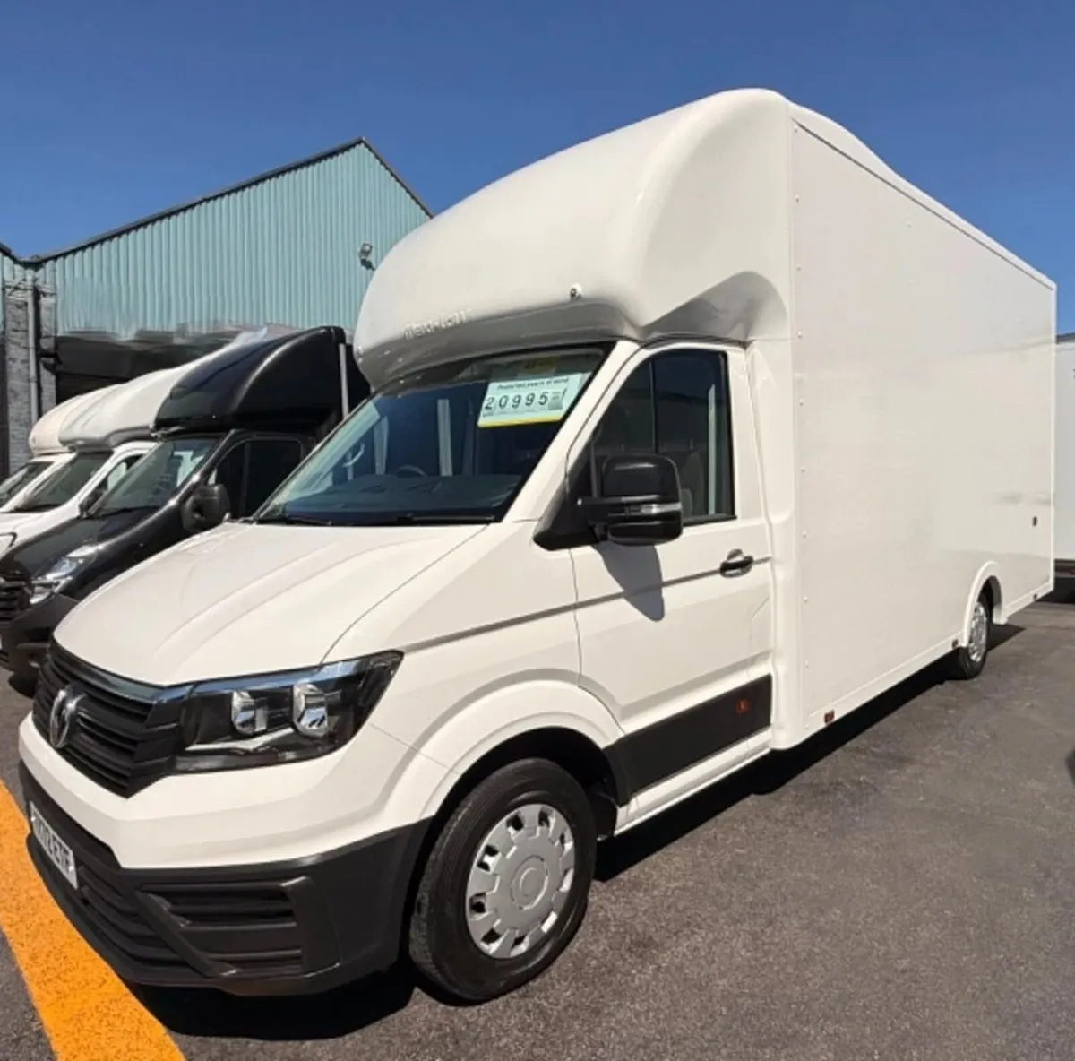 2022 Volkswagen Crafter Luton Box Van - Image 4