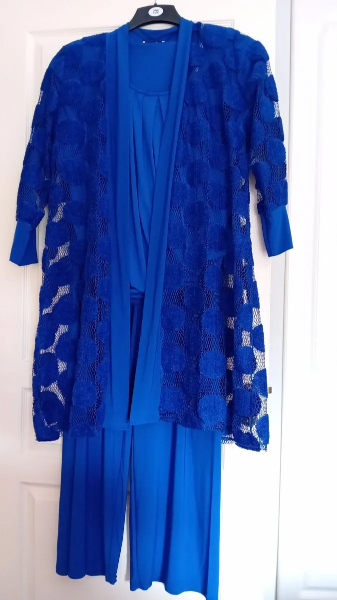 Ladies clothes - Image 1