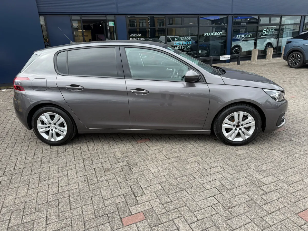 2021 Peugeot 308 Commercial - Image 3