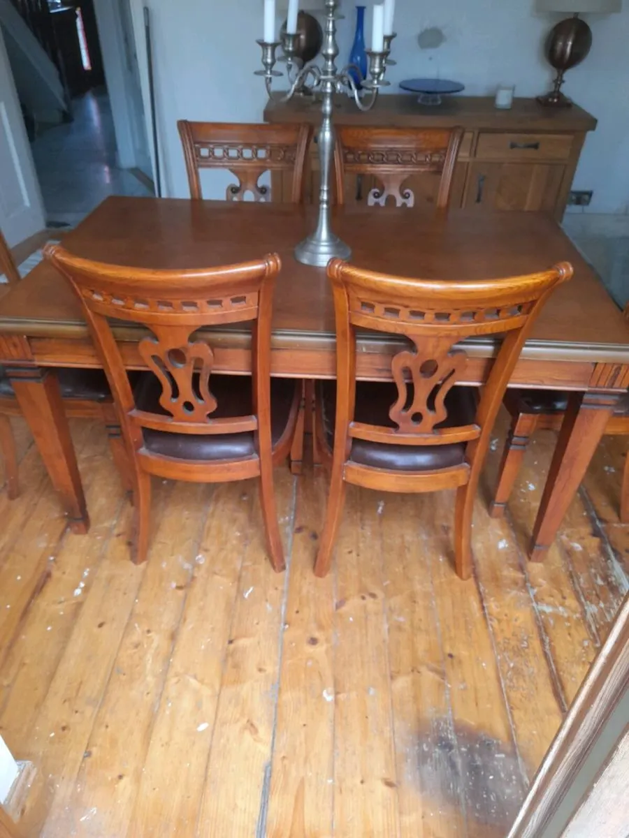 Table and six chairs - Image 4
