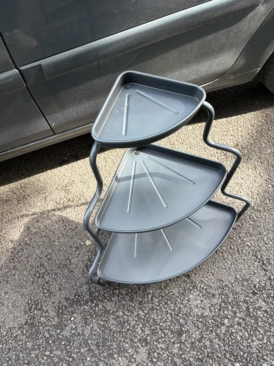 corner shelf / flower stand (metal) - Image 2
