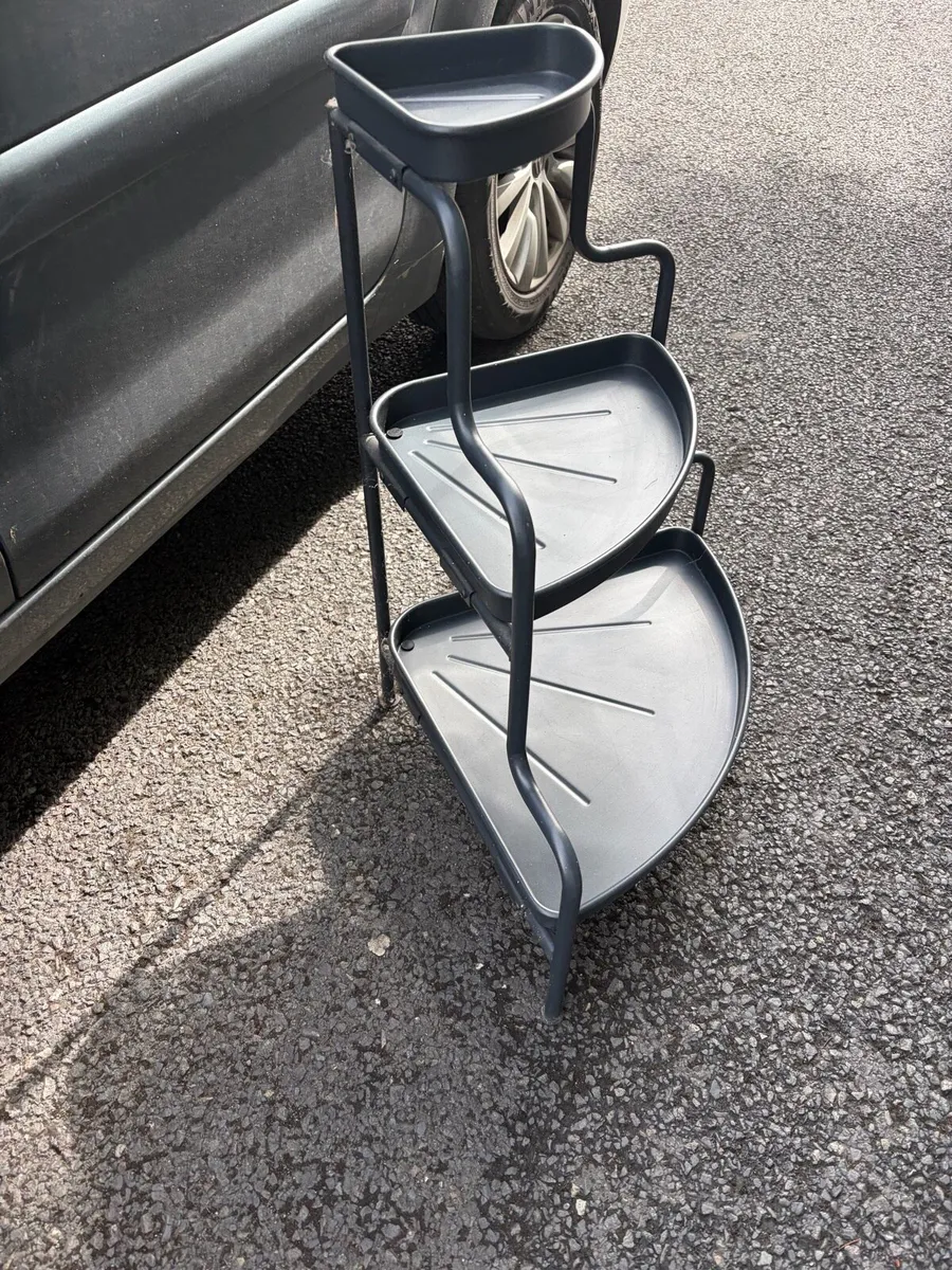 corner shelf / flower stand (metal) - Image 4