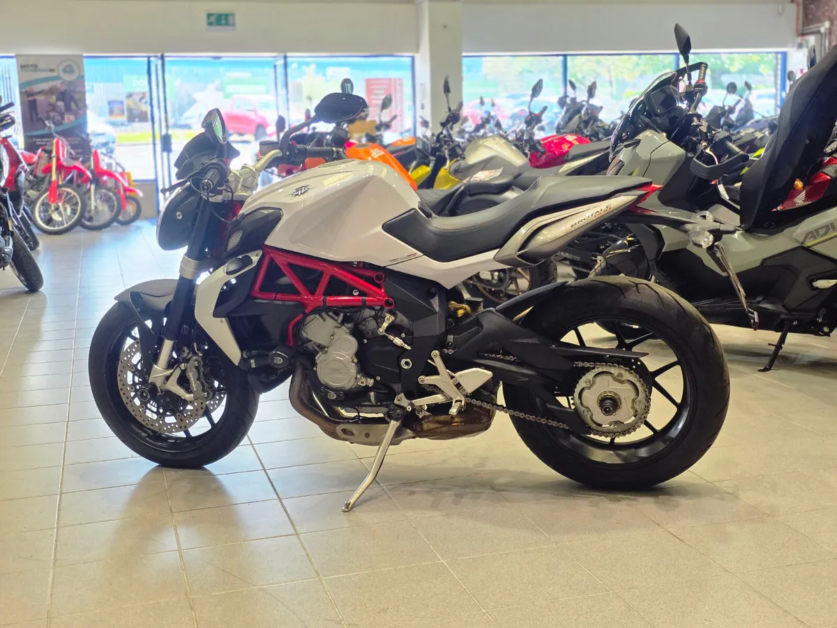 MV Augusta 800 Brutale - Image 4