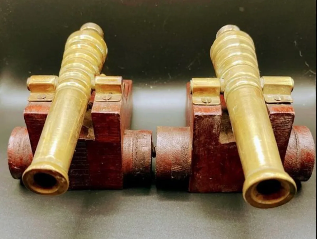 Vintage pair of cannons - Image 1