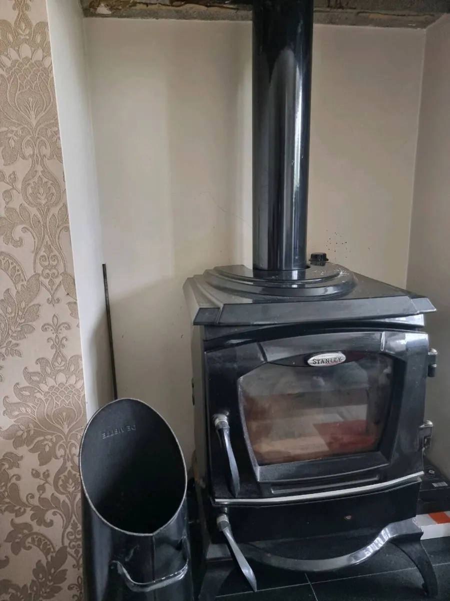 Stanley Oil Back boiler Stove - Image 2