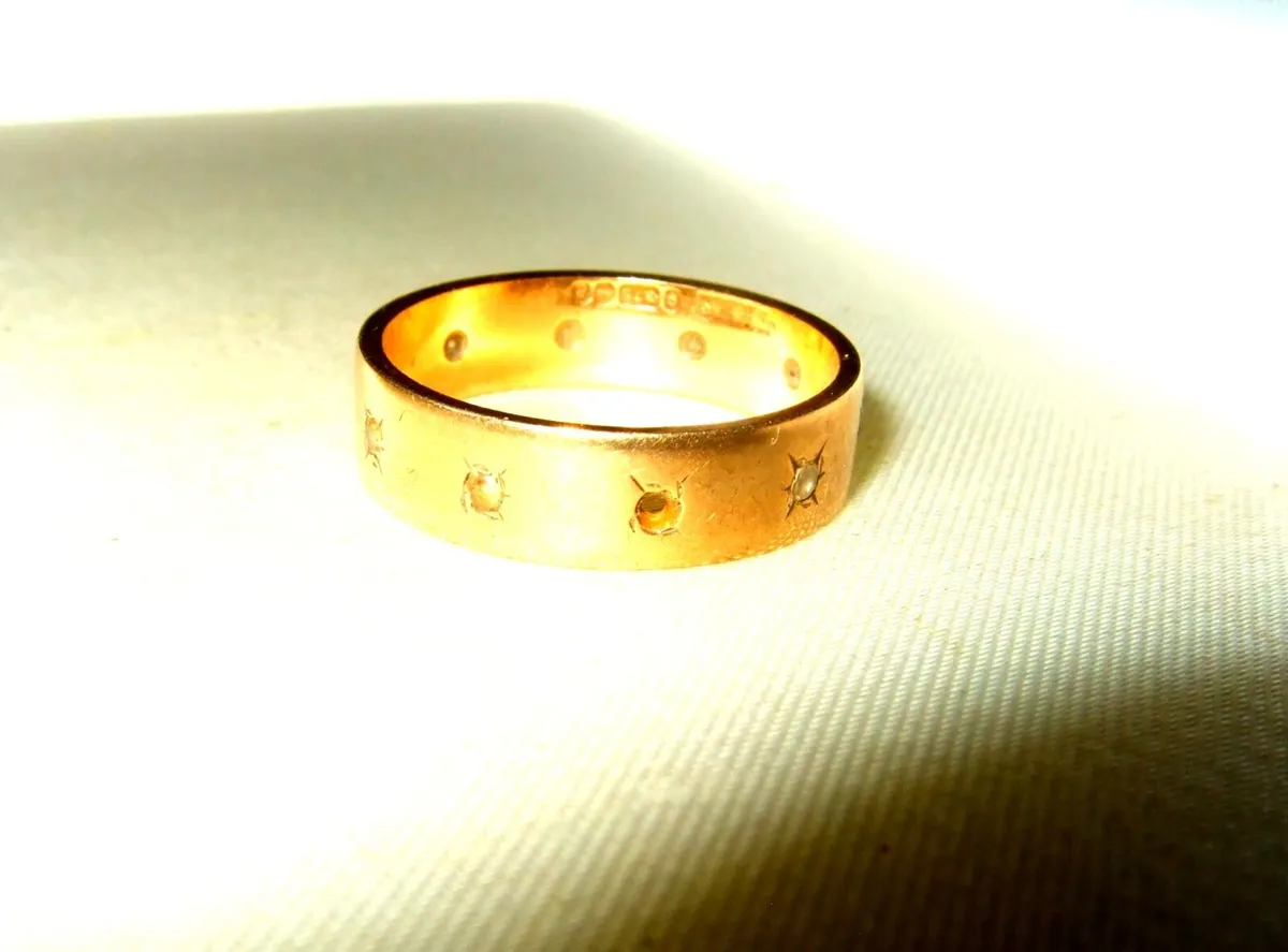 Vintage Hallmarked 9ct Gold/Diamond Ring - Image 3