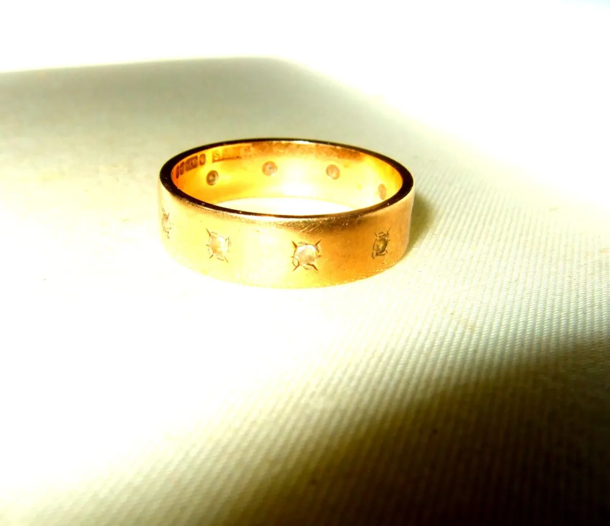 Vintage Hallmarked 9ct Gold/Diamond Ring - Image 4