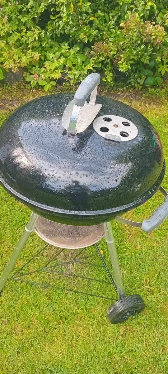 Weber Compact BBQ - Image 1