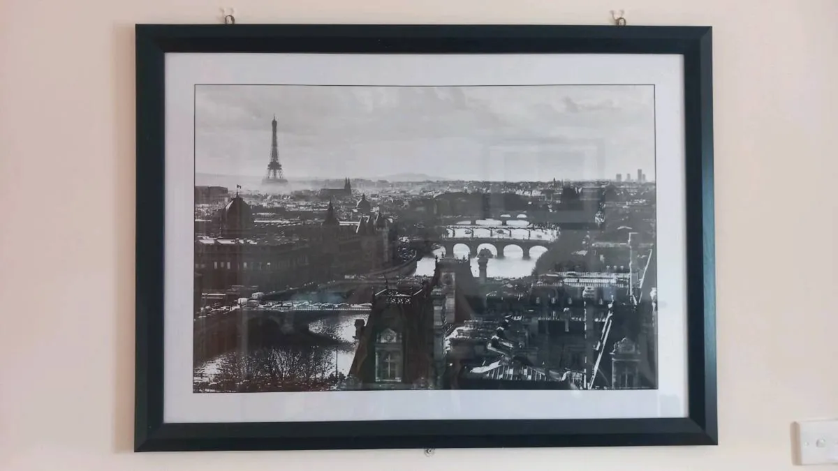 Beautiful picture with wood frame! - Image 1