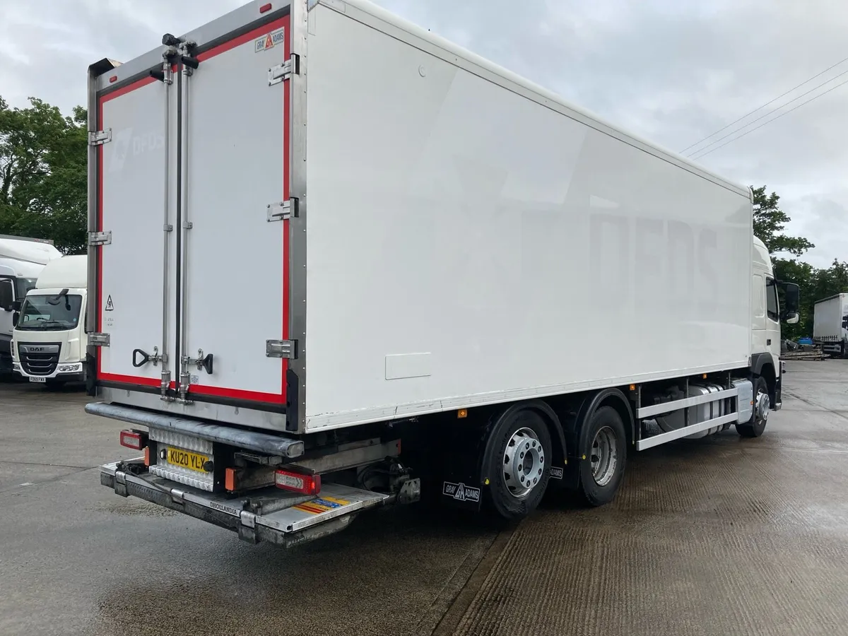 2020 Volvo FM 330 6x2 28ft fridge - Image 4