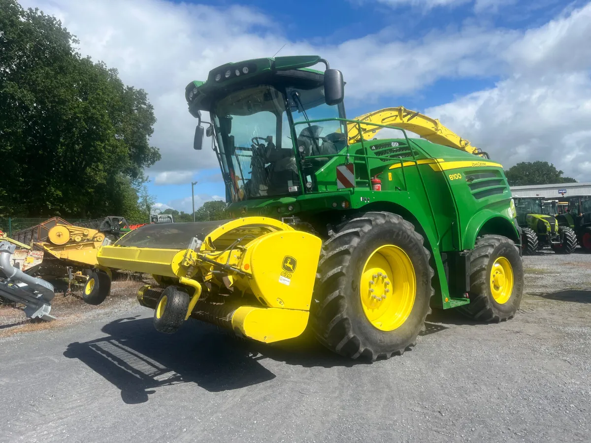 John Deere 8100 - Image 1