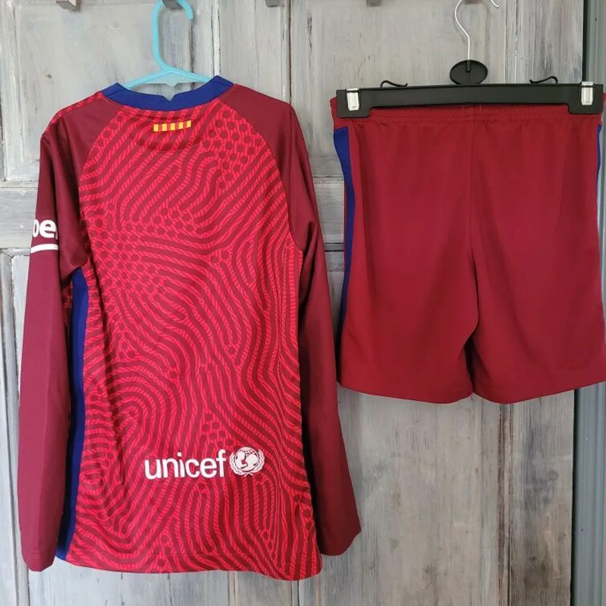 Barcelona Kit - Age 10/11 - Image 2