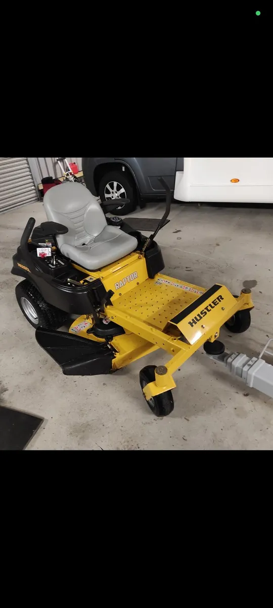 Hustler Raptor 42" lawnmower - Image 1