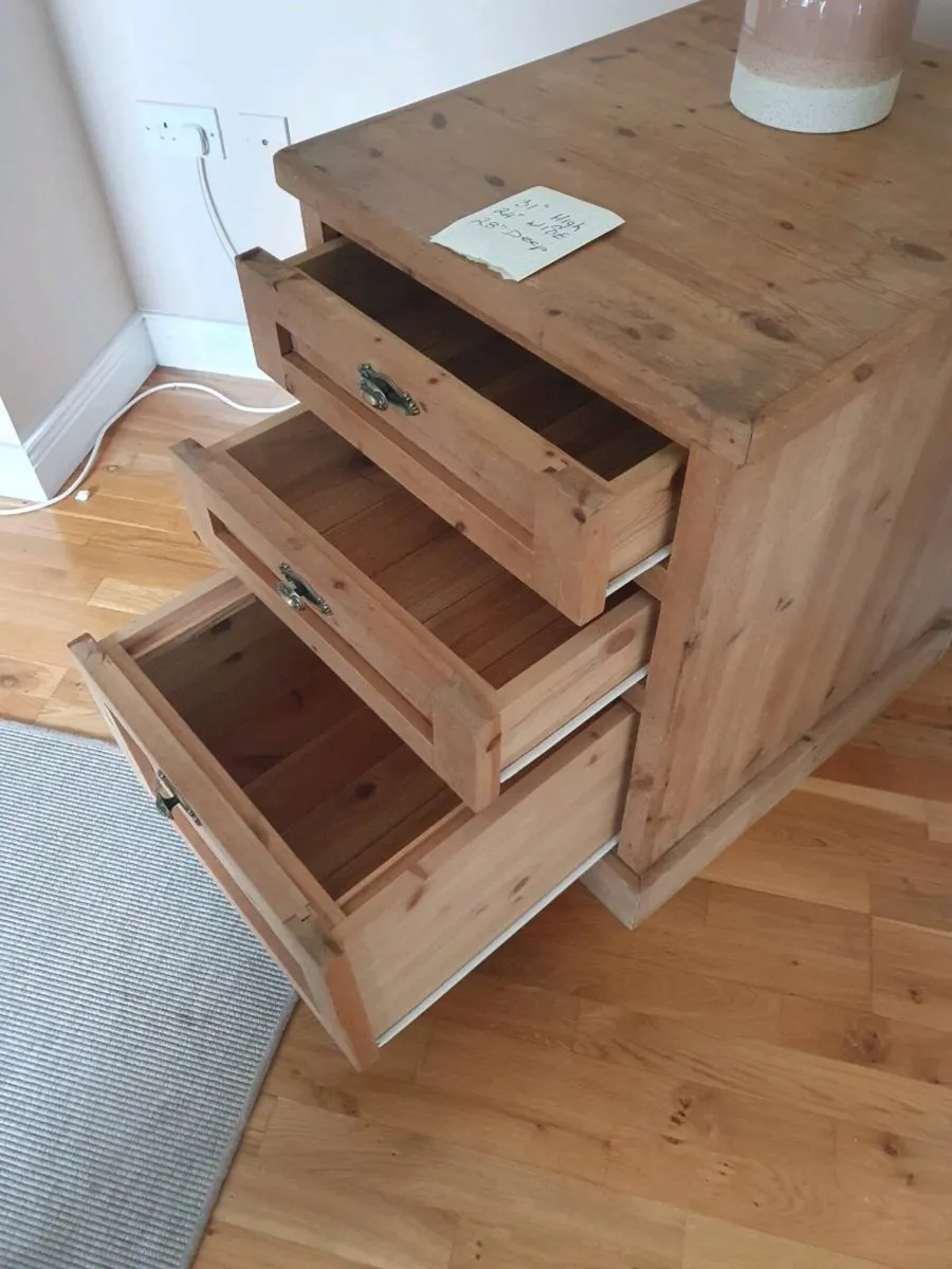 Solid pine  side table - Image 4