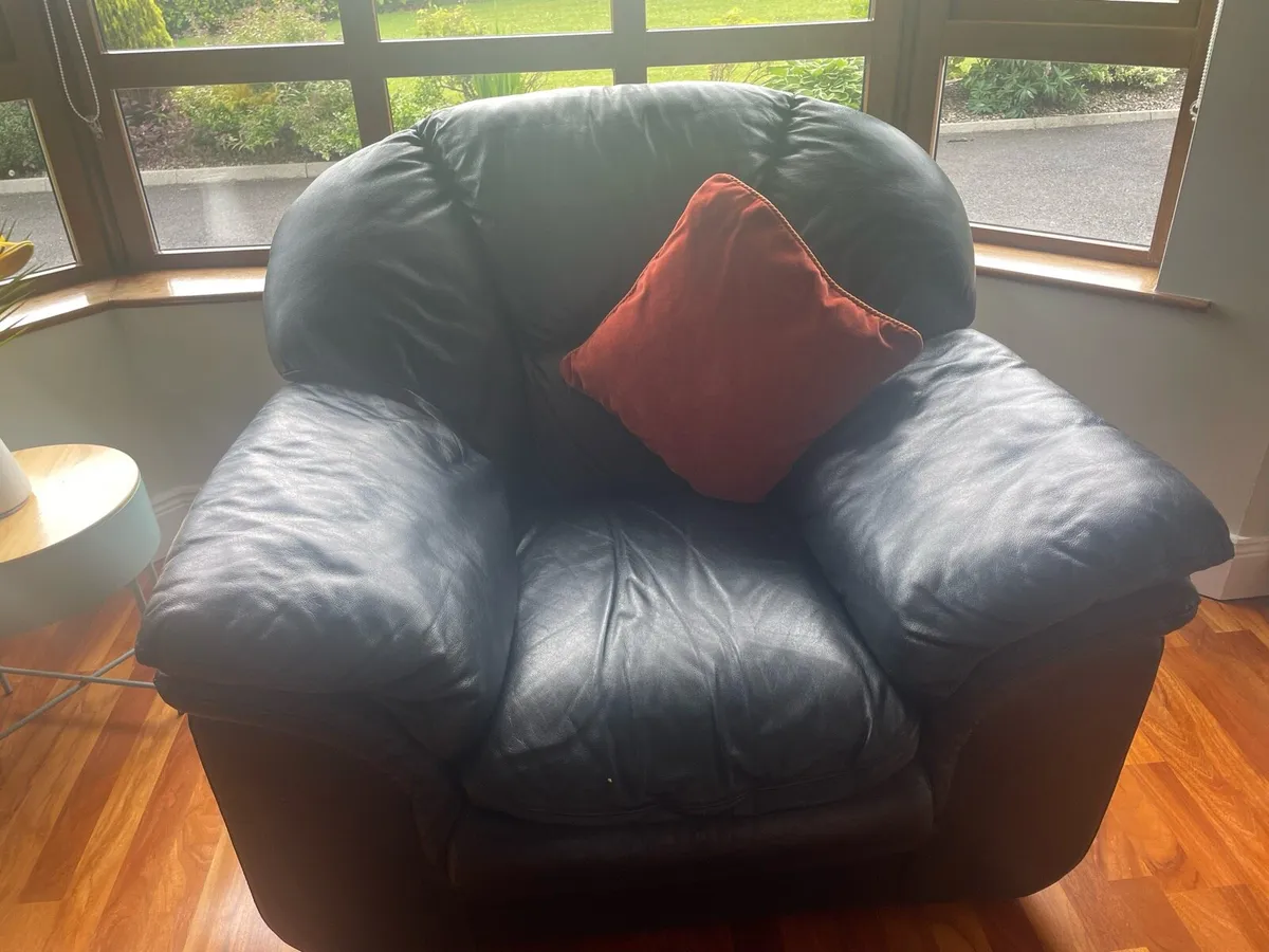 3 Piece Suite - Image 2