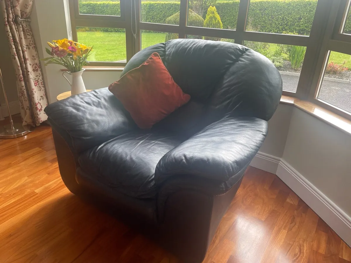 3 Piece Suite - Image 3