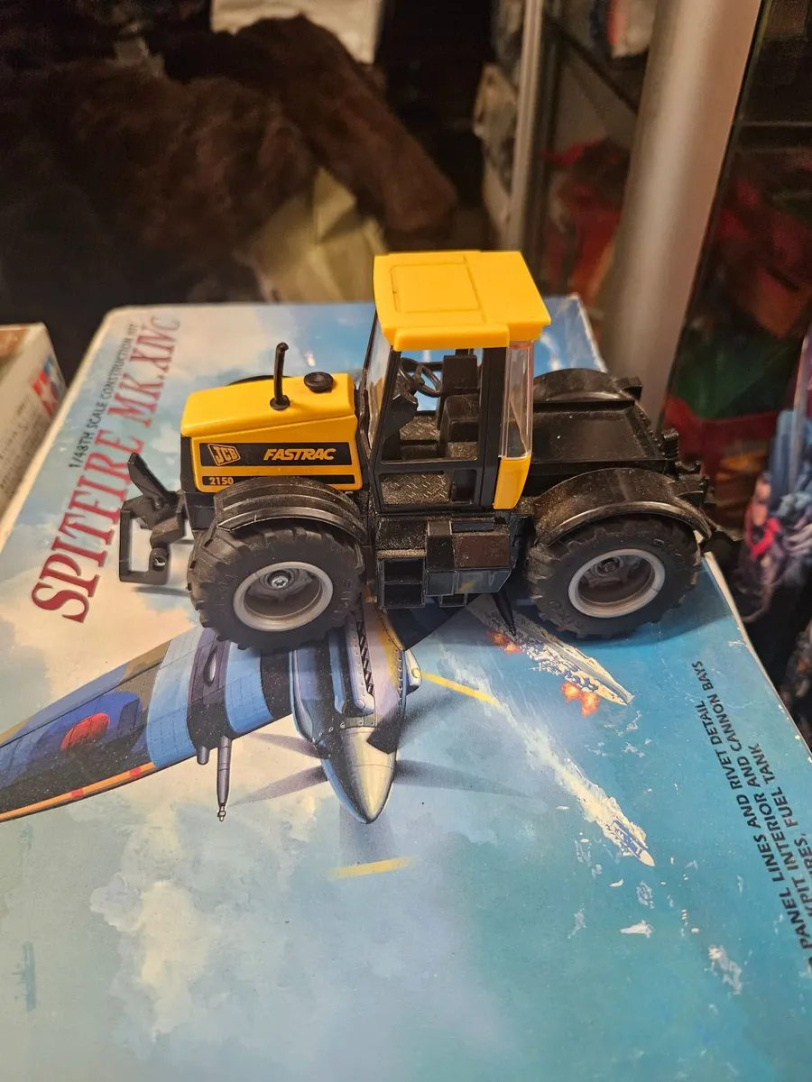 Britain's Siku JCB Fastrac - Image 1