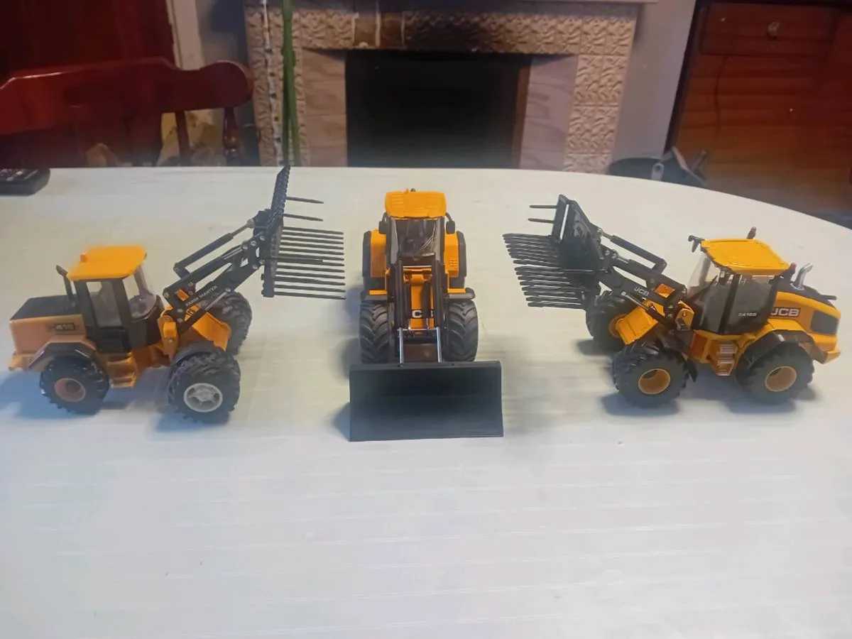 Model tractor 1/32 - Image 1