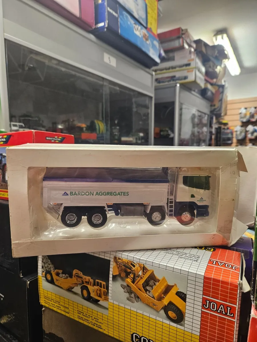 Corgi Tipper Truck 1.43 - Image 1