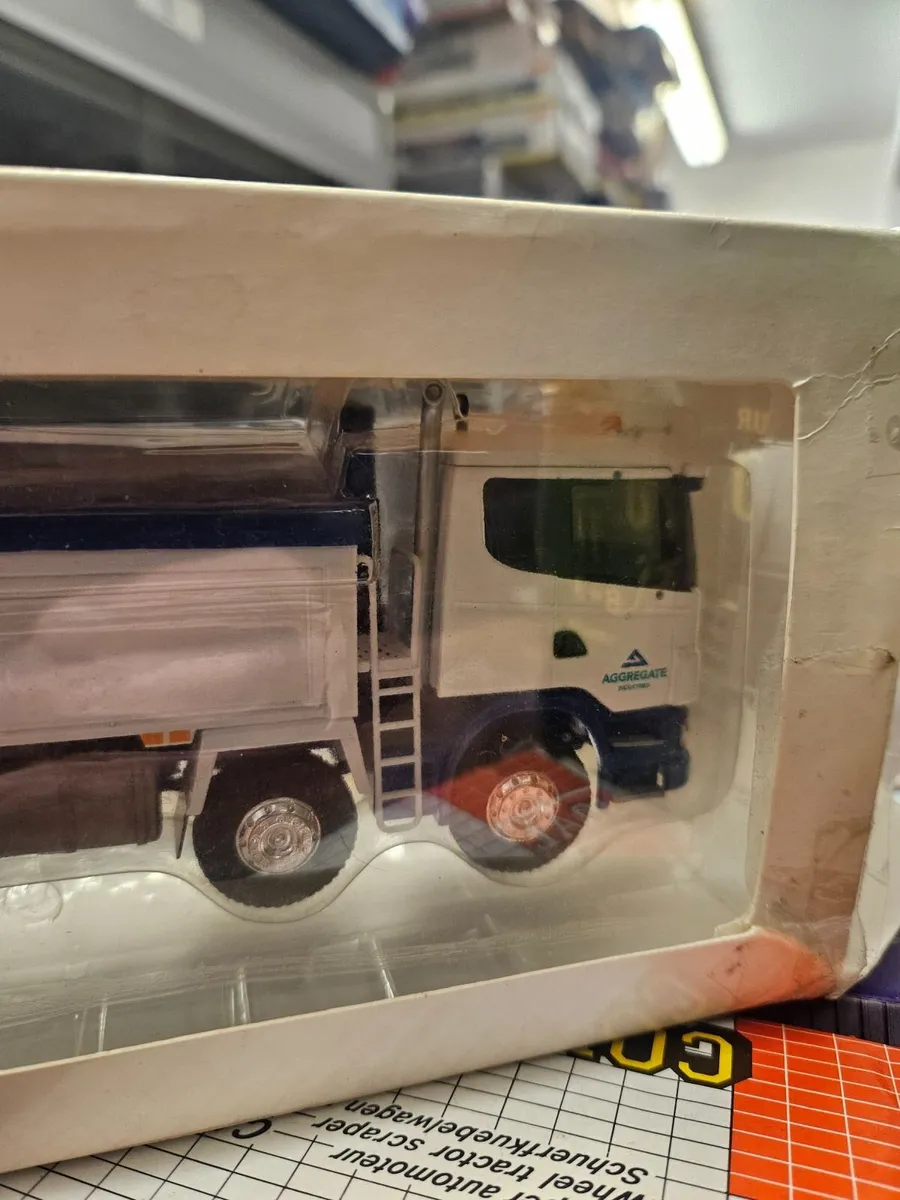 Corgi Tipper Truck 1.43 - Image 4