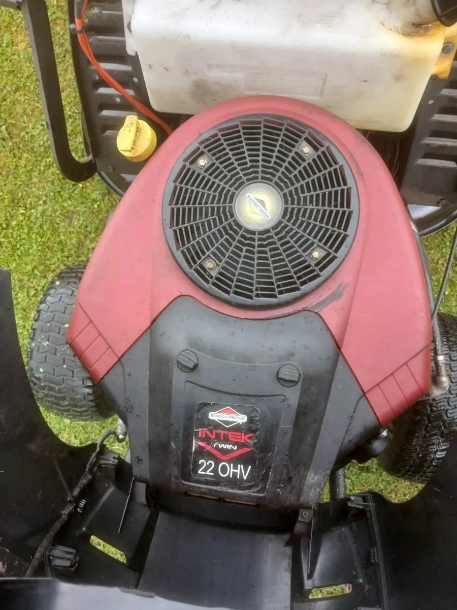 Castlegarden 22hp Twin cylinder Briggs engine - Image 2