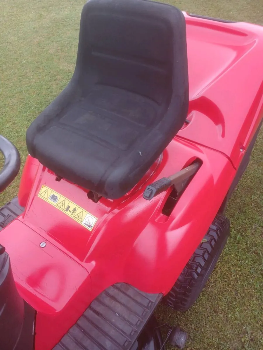 Castlegarden 22hp Twin cylinder Briggs engine - Image 4