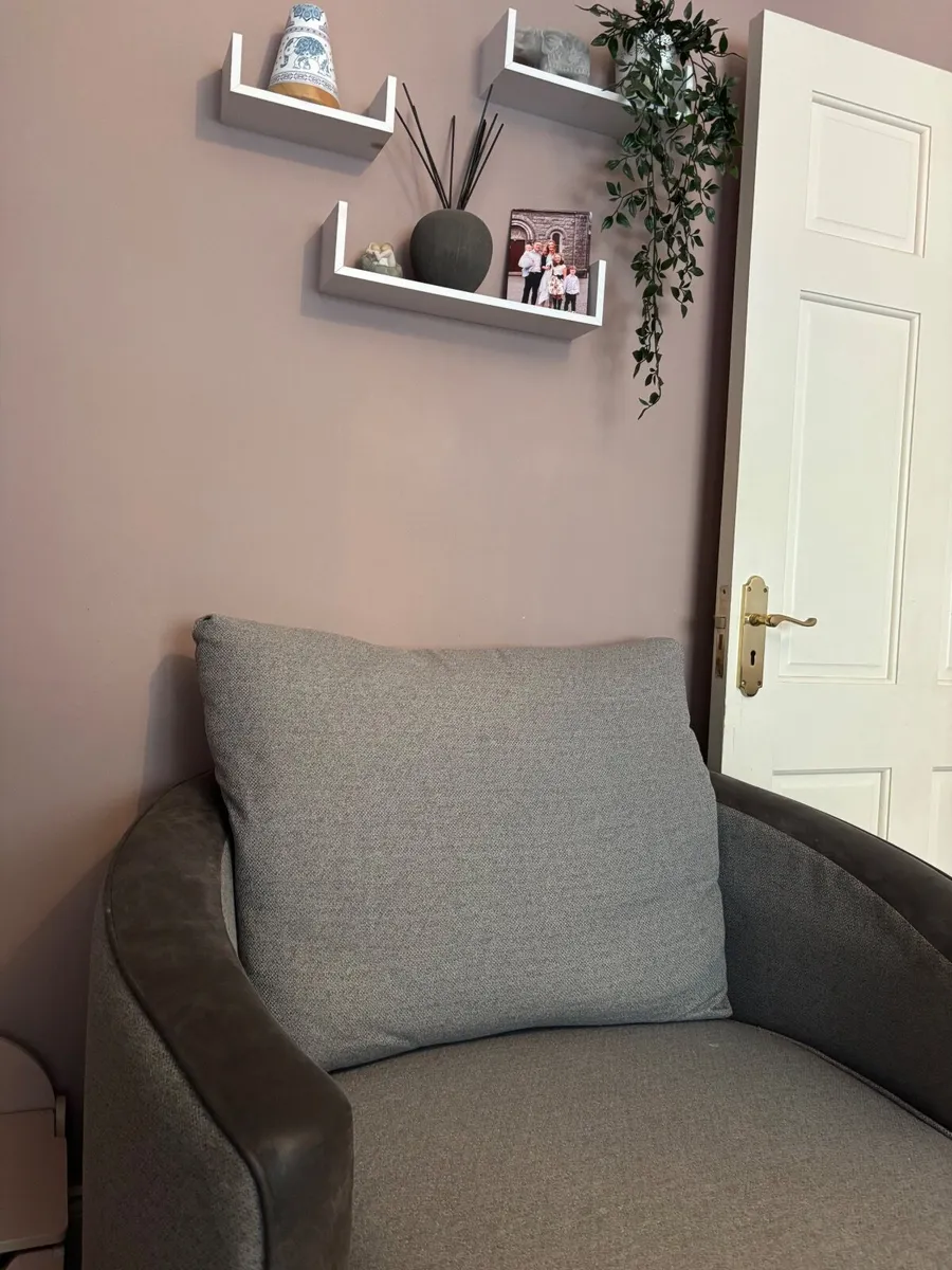 swivel chair - Image 3