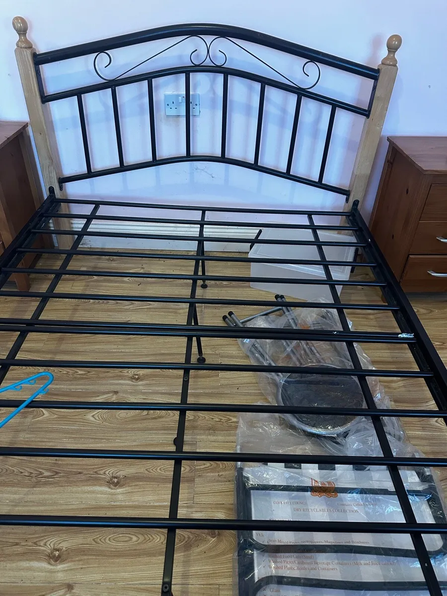 Double bed - Image 1