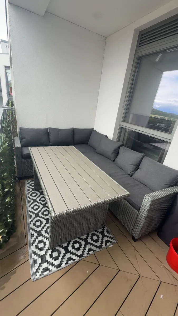 Garden furniture - Image 1
