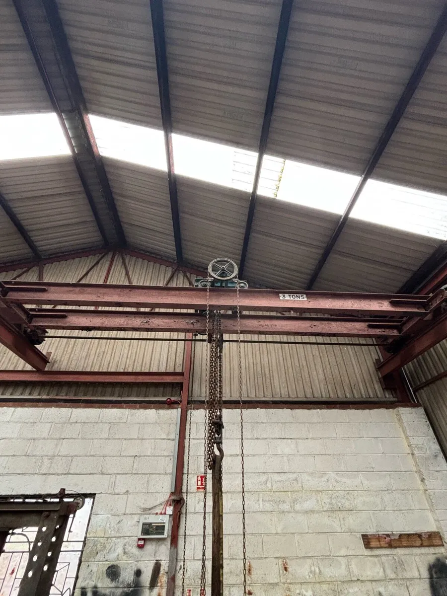 Gantry crane - Image 1