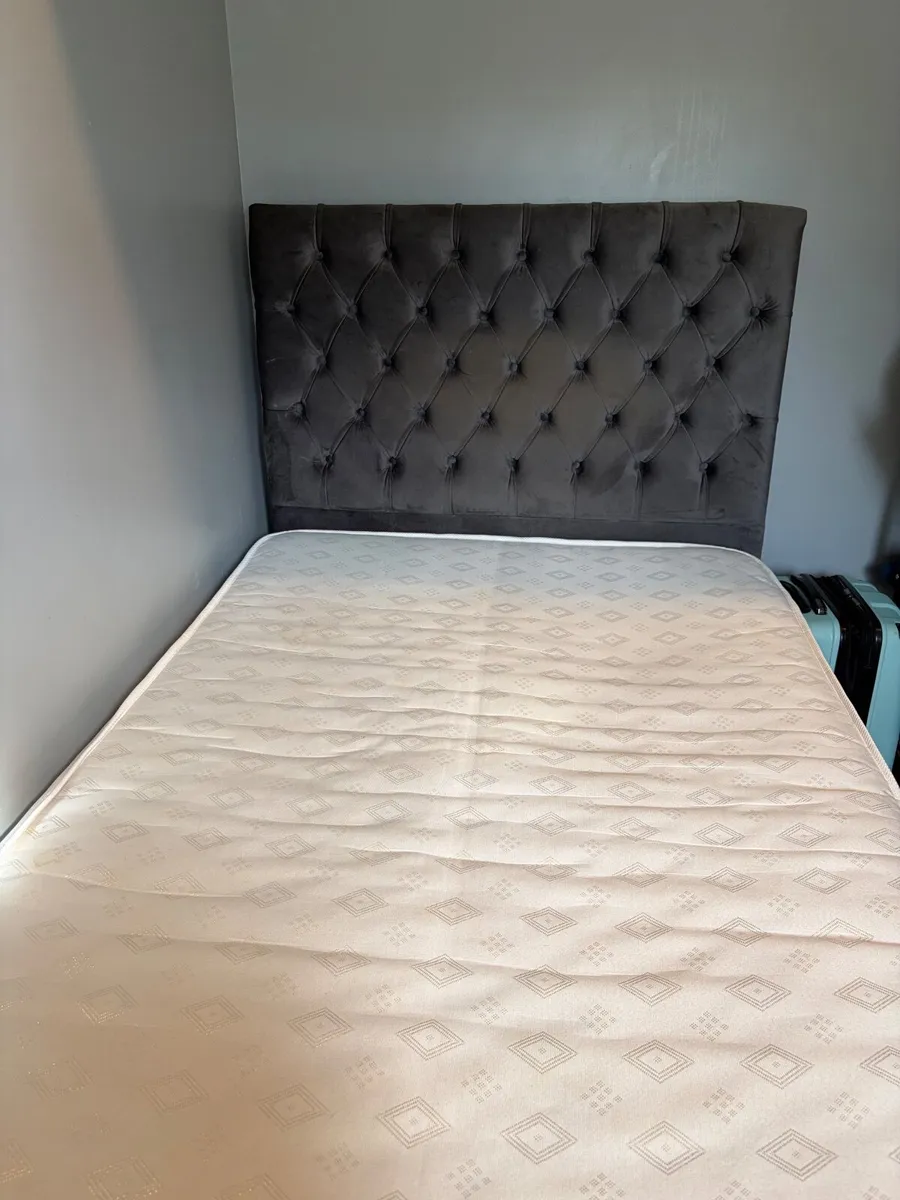 Small double Ottoman Bed - Image 4