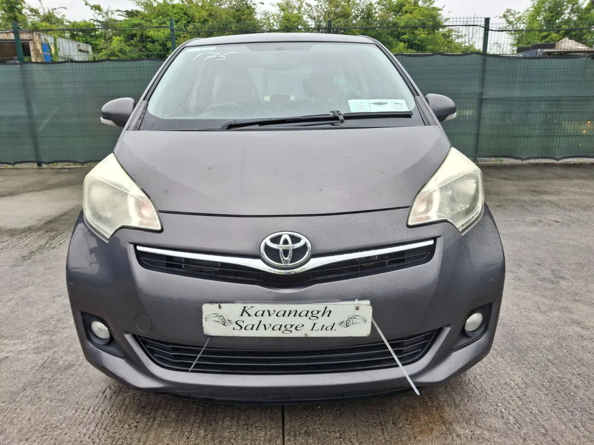 2011 Toyota Verso-S Automatic  131 km - Image 3