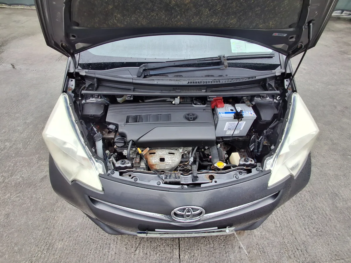 2011 Toyota Verso-S Automatic  131 km - Image 4