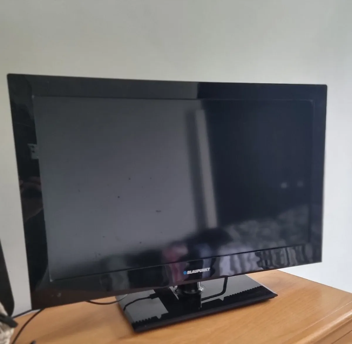 24inch TV DVD - Image 1