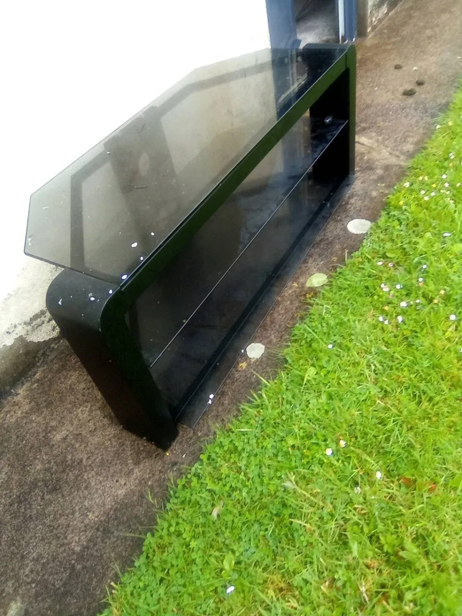 GLASS. TELEVISION.   TABLE.  UNIT. - Image 3