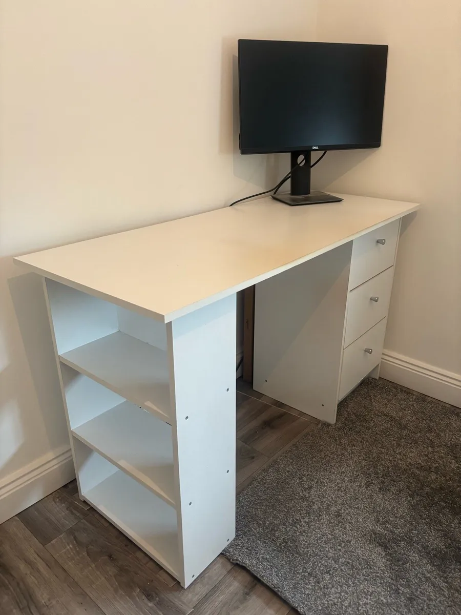 Office Desk - Image 1