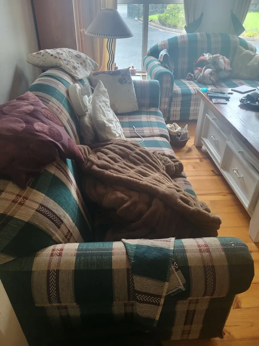 Piano and sofas - Image 1