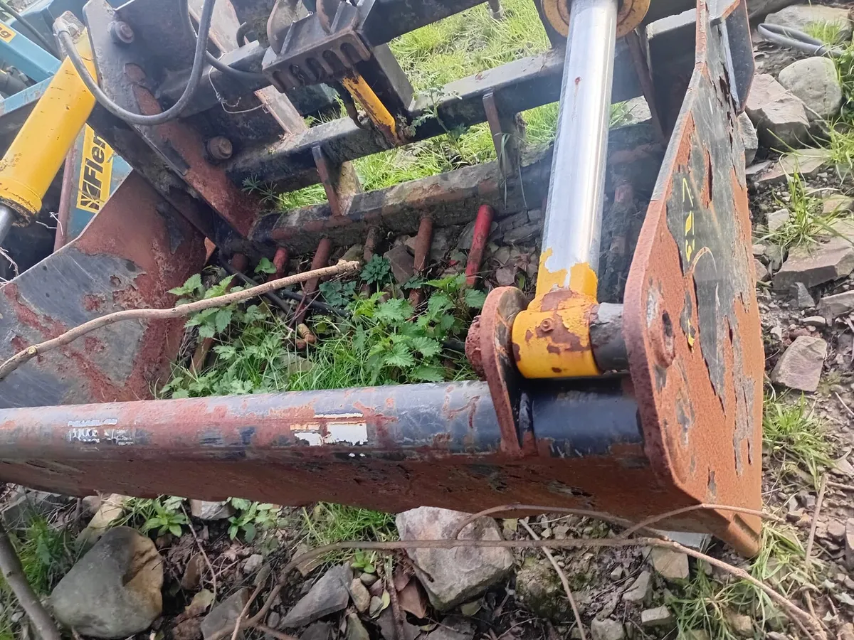 .
Rossmore 5f shear grab - Image 1