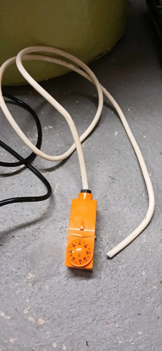 Heating controls and cylinder - Image 2
