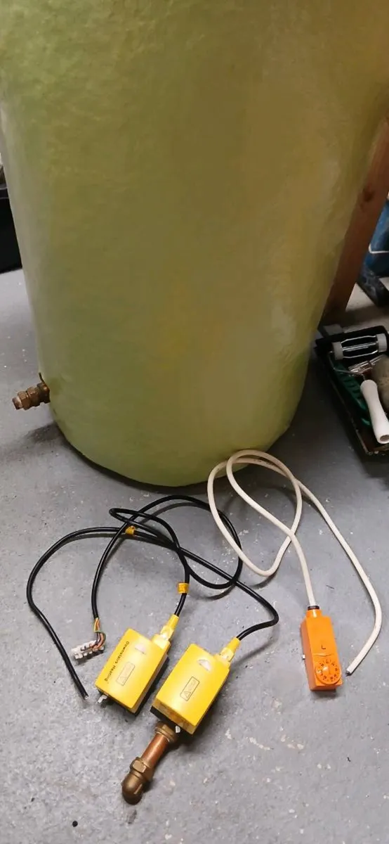 Heating controls and cylinder - Image 1