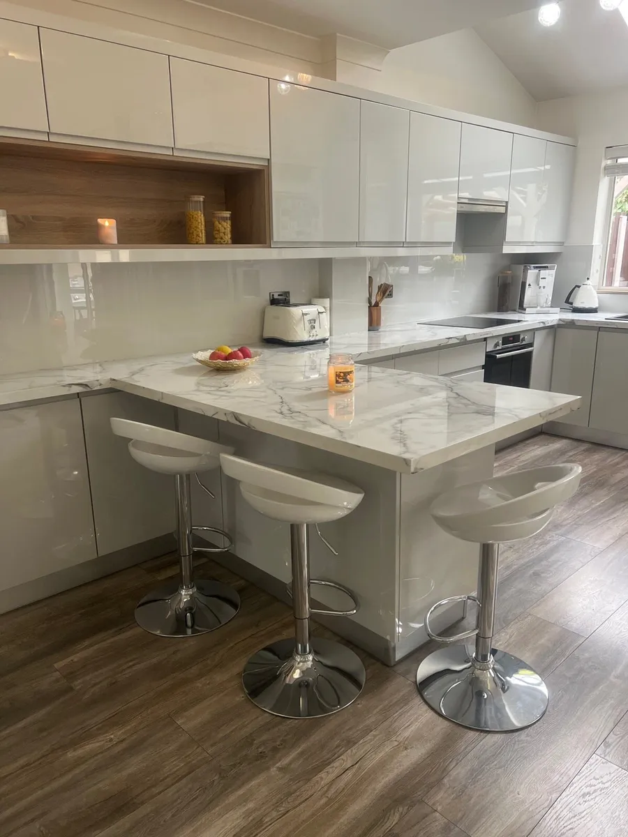 Kitchen fitting - Image 2